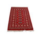 Pakisztáni szőnyeg bordó Bokhara 76x128 kézi csomózású szőnyeg